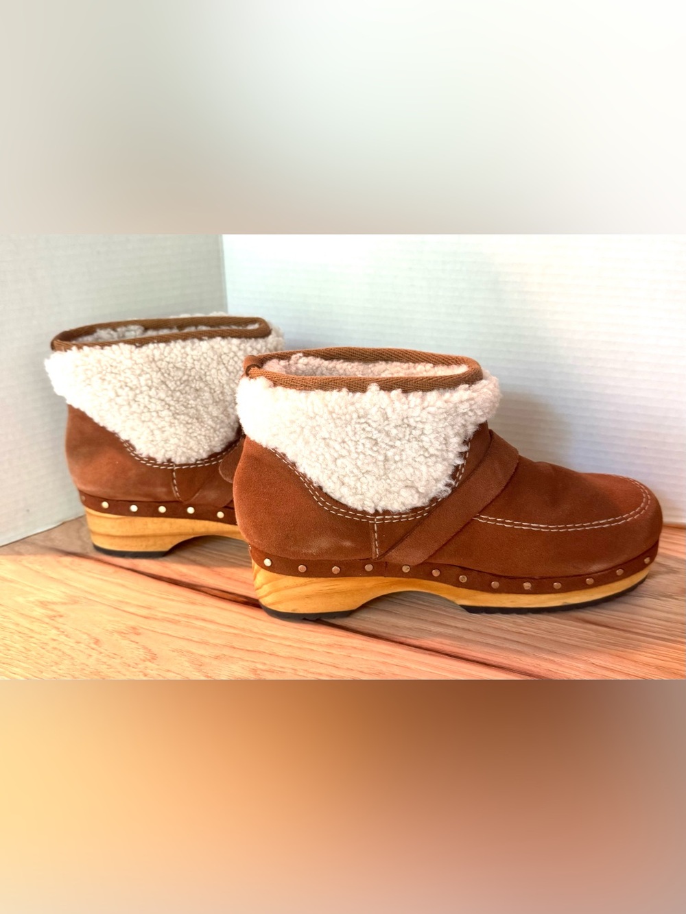 Free People Oak Clog Boots in Tan Suede. - Picture 2 of 3